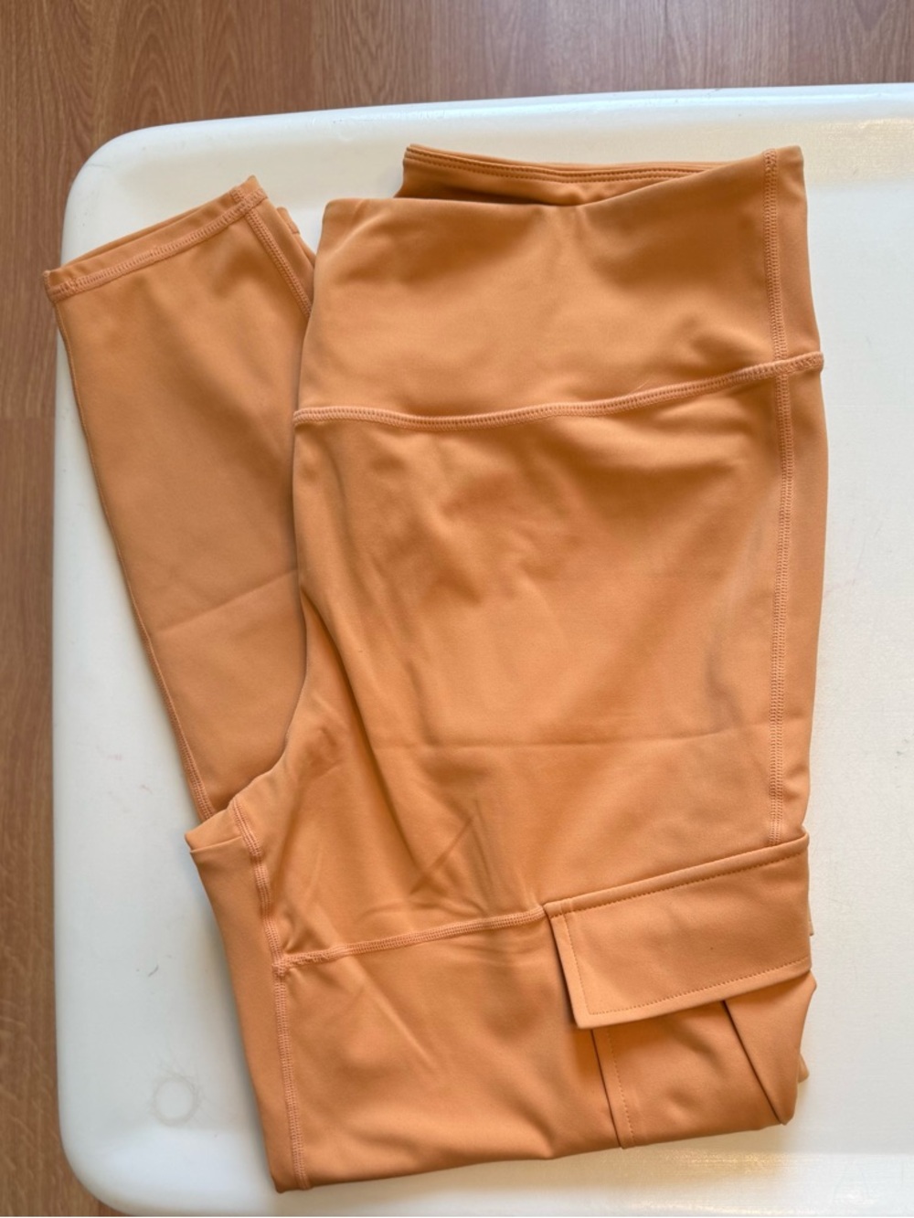 NWOT Halara DayStretch Cargo Pocket Leggings, 7/8 length, Butt Scrunch, Orange
